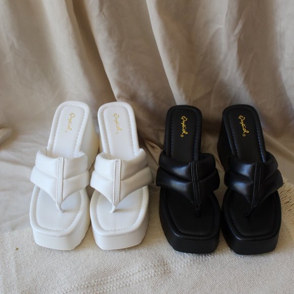 Shoes - 🚨FEW PAIRS LEFT// White platform Thong Sandal